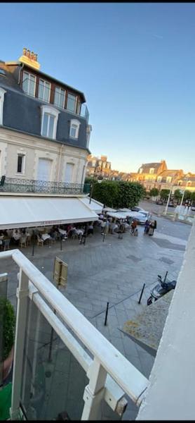 Superbe Studio Balcon Emplacement nº1: Place Morny